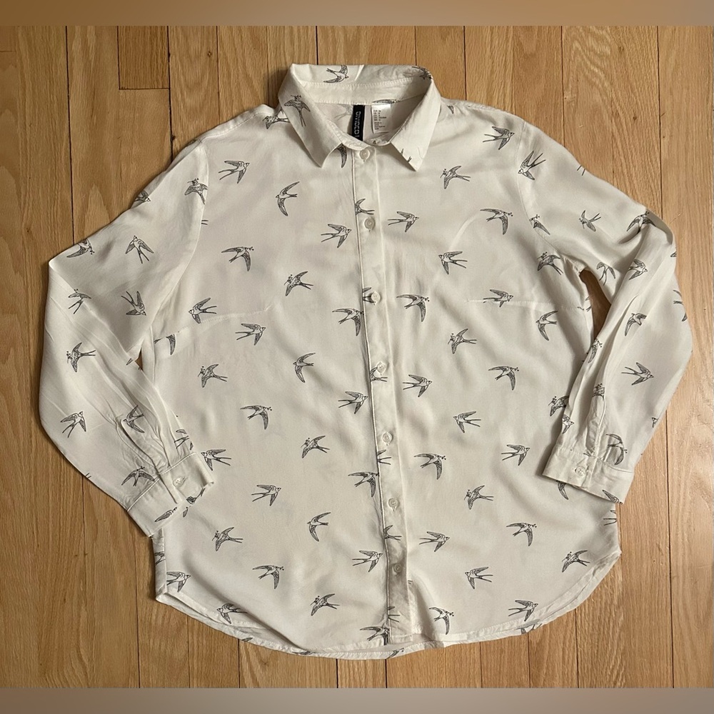 Divided Women’s White Button Down Long Sleeved Shirt with Black Swallows. Size 6